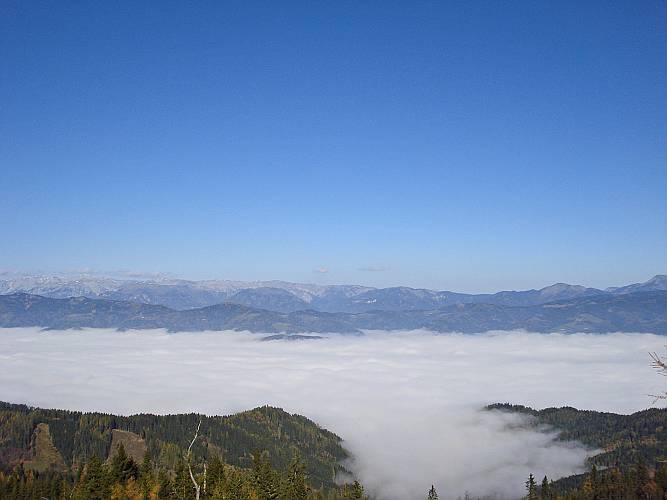 28 weiter von links der Hochwart, Hochschwabgipfel, Ringkamp, Hohe Weichsel, Seeberg und Rauschkogel, ganz rechts die Hohe Veitsch